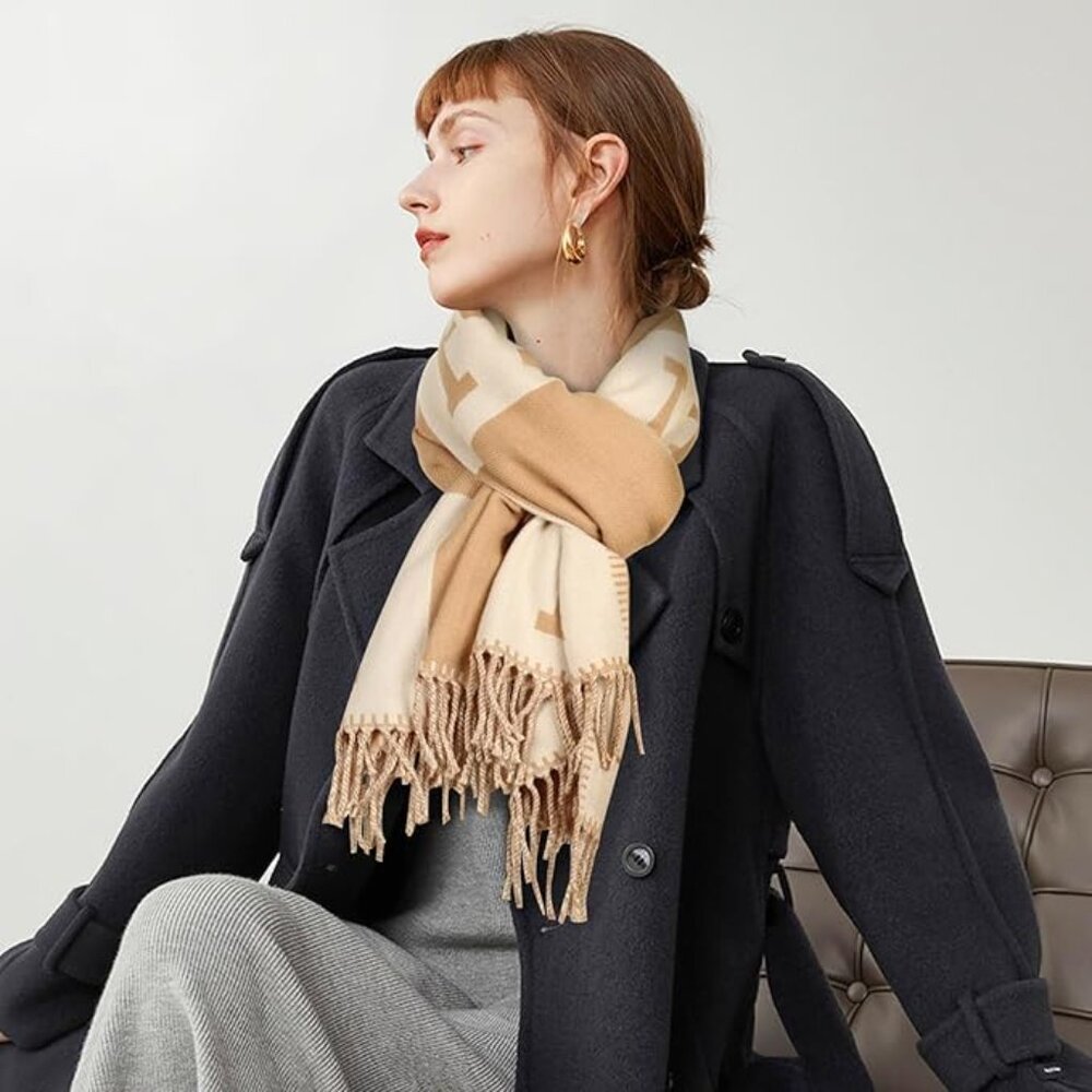 Neiman Marcus Luxury Equestrian Pashmina Silky Shawl Wrap - Picture 3 of 5